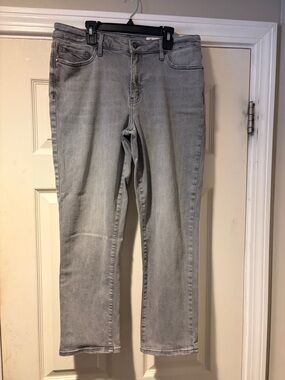Straight Leg Women's Jeans in Light Gray 31